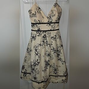 Maurices Vintage 97% Cotton 3% Spandex Floral Print Cream and Black Dress ❤️